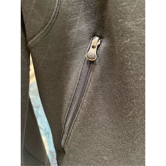 Under Armour, women’s fleece lined, zip up jacket, size large - Picture 3 of 5